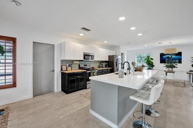 Foto del edificio - 4104 Larch Ave