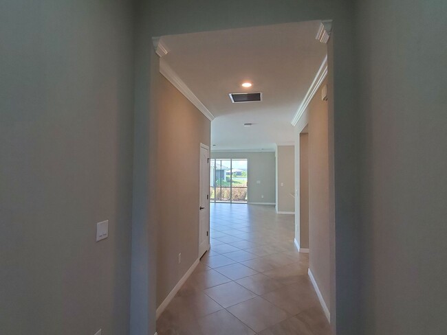 Building Photo - 4x3 in Castalina Gated Community, Ft. Myers