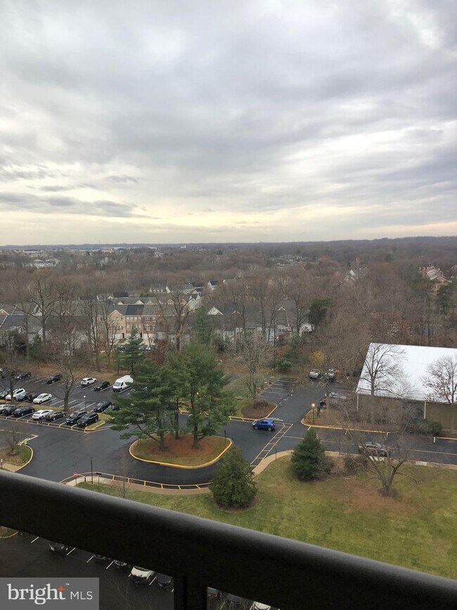 Foto del edificio - 205 Yoakum Pkwy