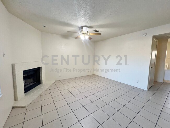 Foto del edificio - Great 2-Story 2/2.5 Condo Close to UNT For Rent!