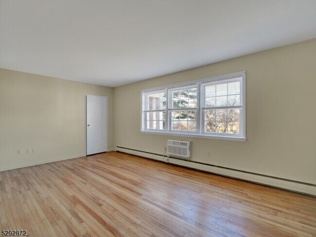 Foto del edificio - 153 Ridge Rd