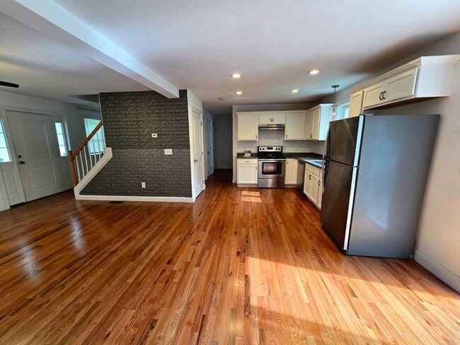 Foto del edificio - 70 Ashburnham Hill Rd