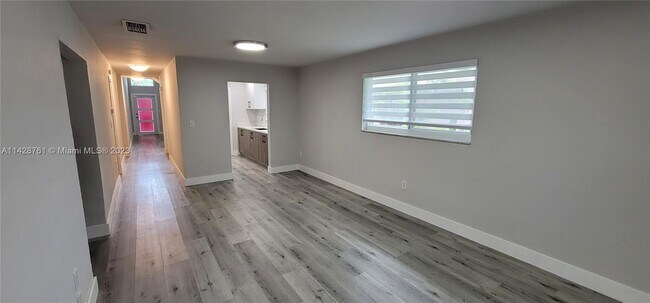 Building Photo - 3527 SW 25th Terrace