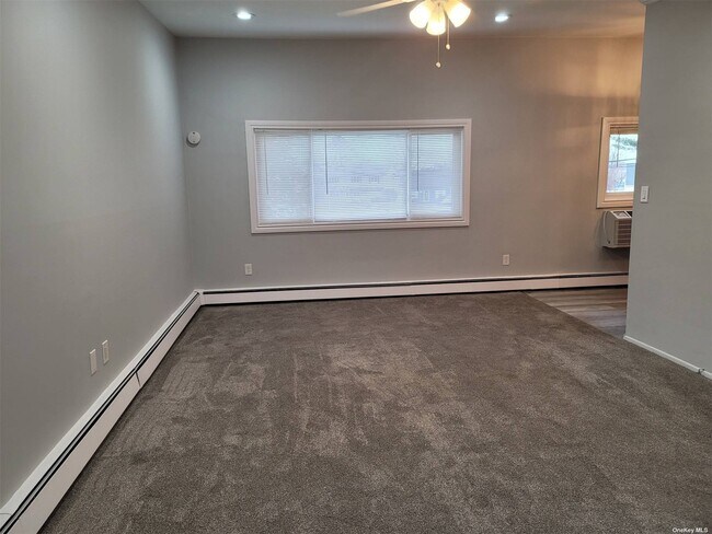 Building Photo - 259 N Newbridge Rd