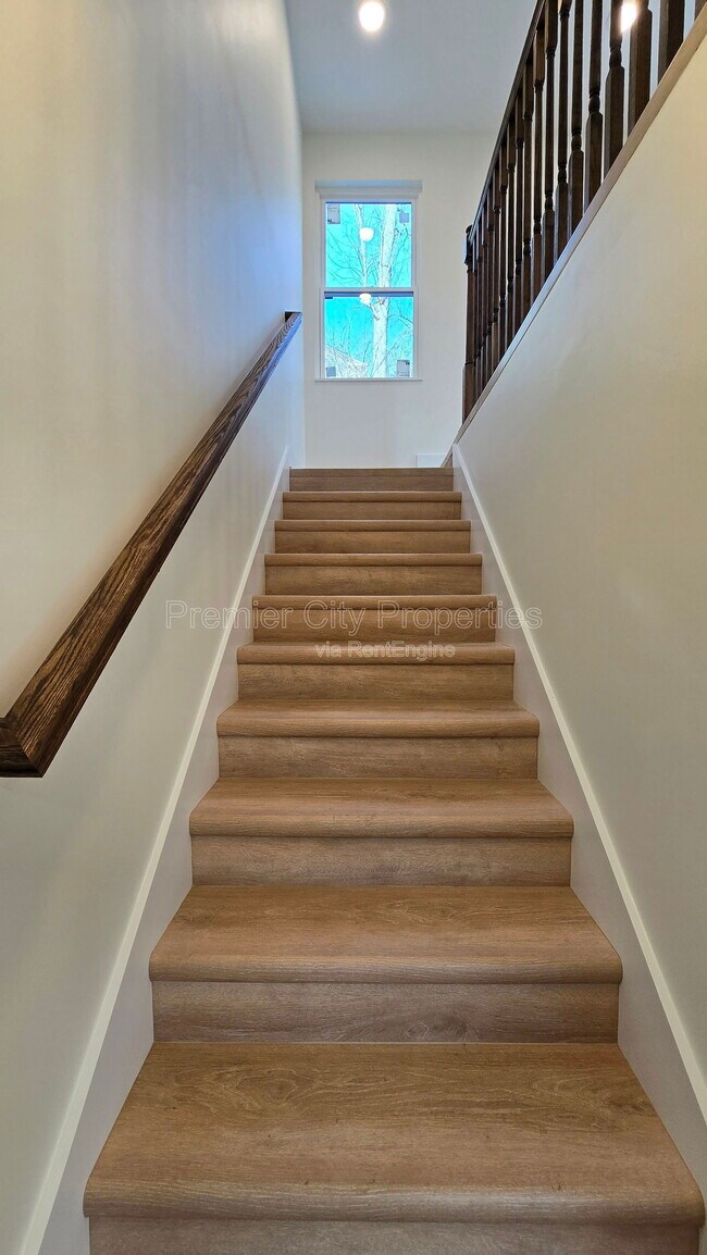 Foto del edificio - 240 Mcgregor Ave