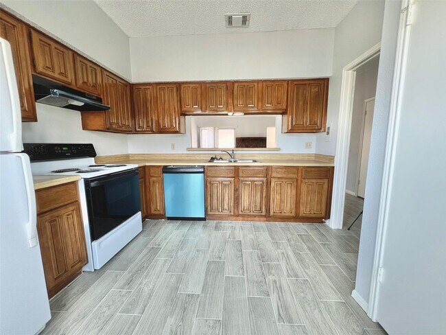 Building Photo - 12400 Brookglade Cir