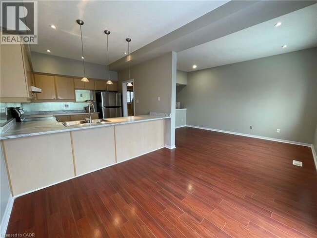 Photo du bâtiment - 103 Hollyridge Crescent