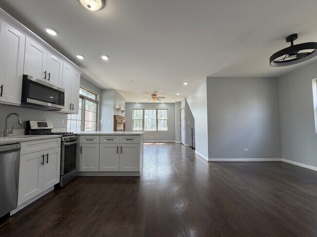 Kitchen/Living Room - 2702 W Warren Blvd