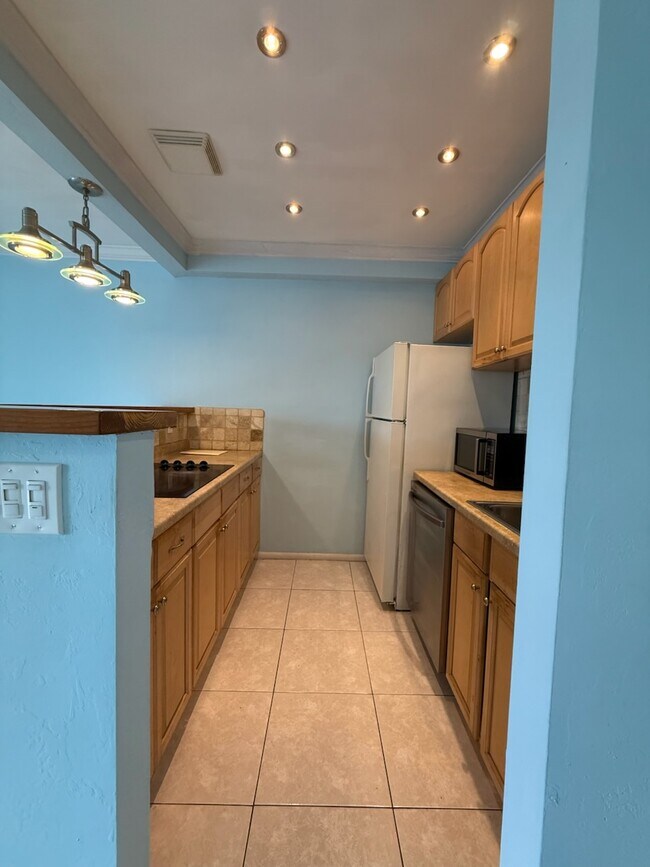 Kitchen - 467 Golden Isles Dr