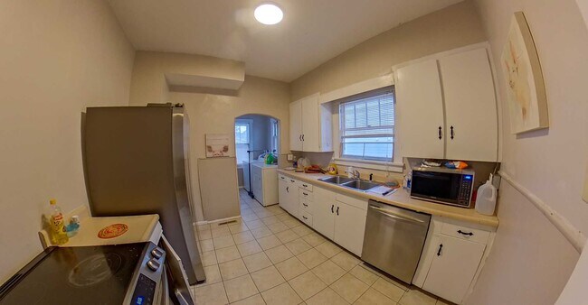 Building Photo - 3D Tour Available - 1 Block from KSU Campu...