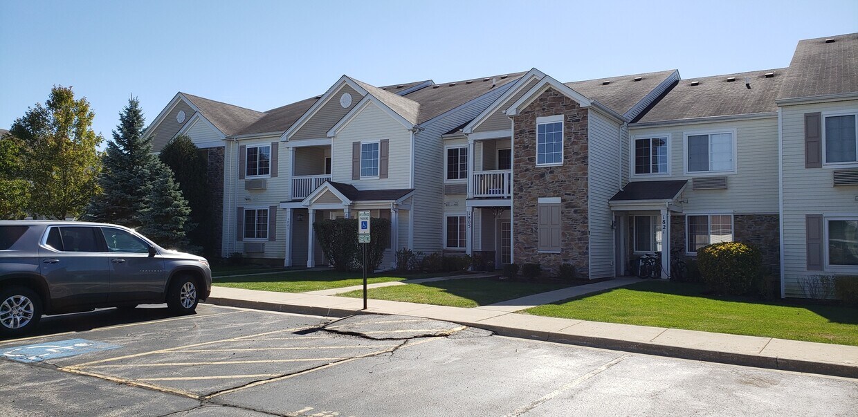 Foto principal - 1819 Silverstone Dr