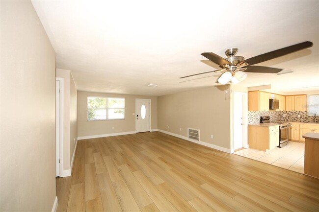 Foto del edificio - 4338 Tall Oak Ln