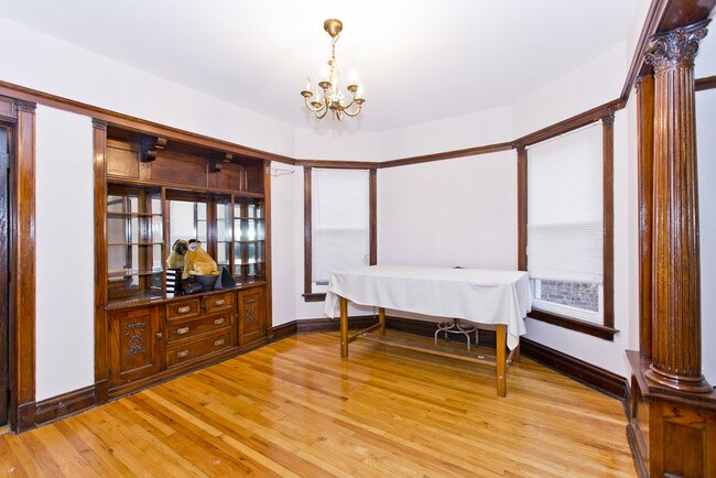 Foto del edificio - 1476 W Farragut Ave