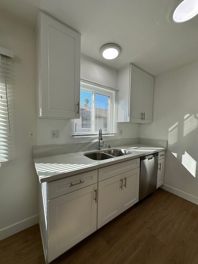 Building Photo - Available soon 2 Bed 1 Bath in the Beautif...