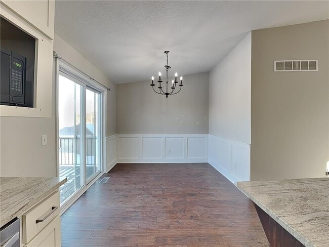 Foto del edificio - 1525 Independence Ave N