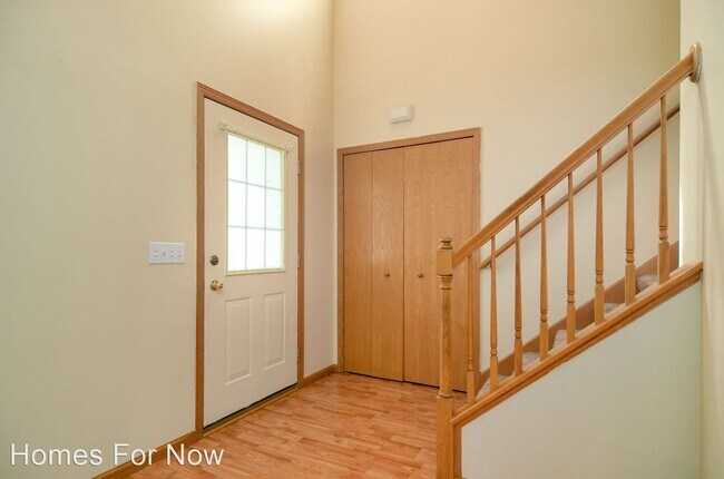 Building Photo - 2 br, 1.5 bath House - 15566 Finch Ave