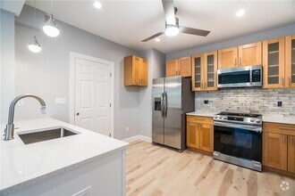 Building Photo - 382 Midland Ave