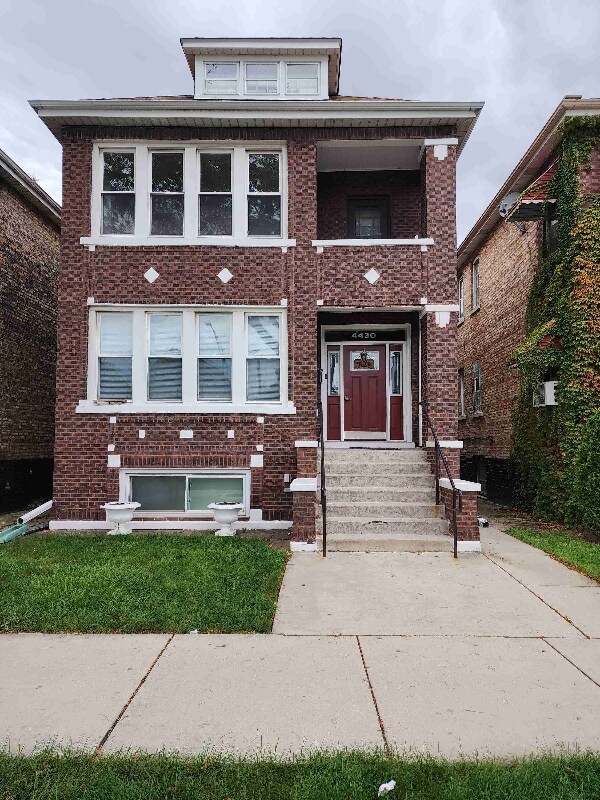 Foto principal - 4430 S St Louis Ave