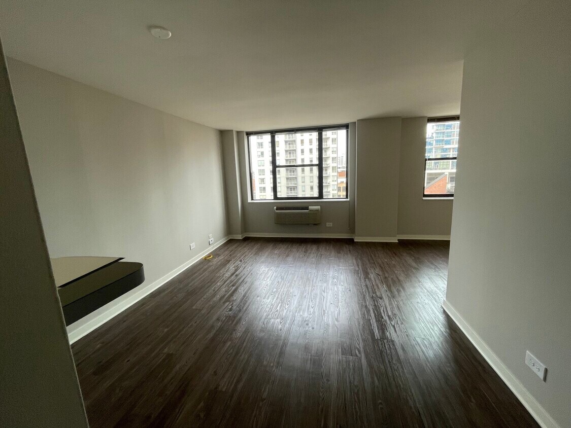 Foto principal - 325 W Illinois St