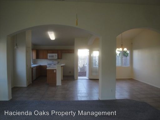 Foto del edificio - 2434 Bentley Ave