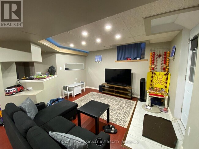 Building Photo - 622 Chartwell Ct