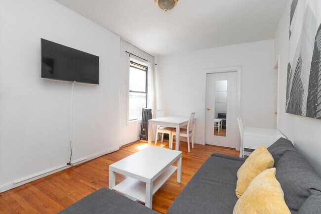Foto del edificio - 315-317 East 95th Street-SI ID1032046P