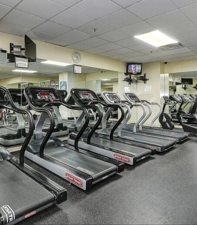 Foto del edificio - 6040 JFK Blvd E