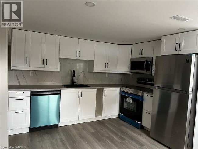 Building Photo - 7 Welbourn Dr