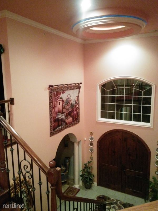 Building Photo - 5 br, 5.5 bath House - 8620 Lyons Street