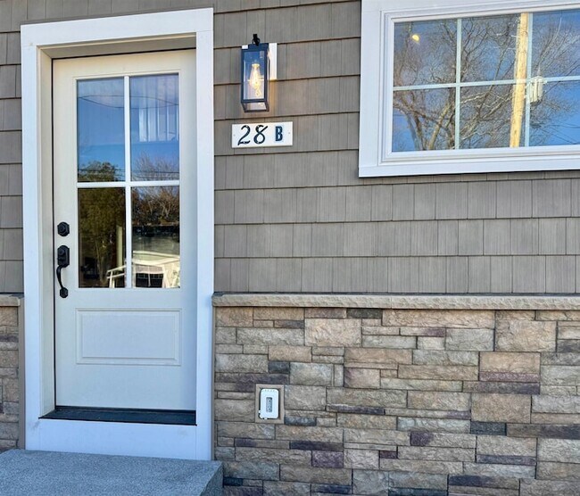 Building Photo - 28 Emerald Ave