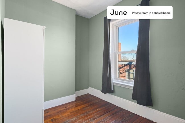 Building Photo - Room in Shared 4 bed/1.5 bath home