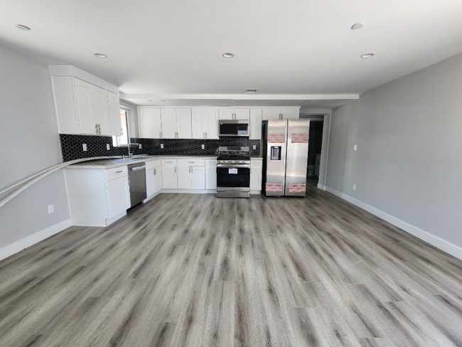 Building Photo - 3328 Portola Ave