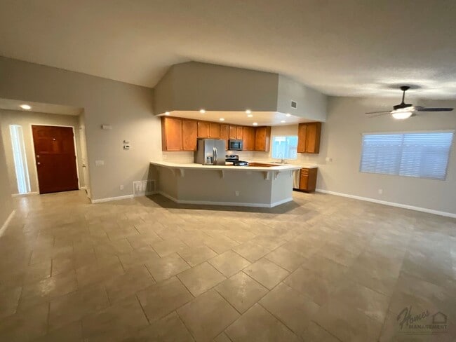 Foto del edificio - Homes Management - 3 Bed, 2 Bath House for...