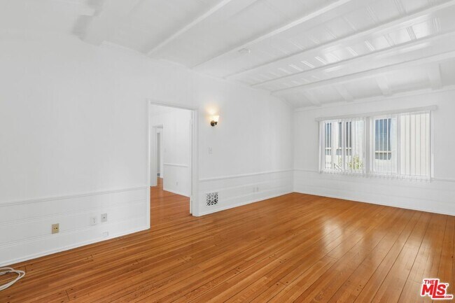 Foto del edificio - 9625 Charleville Blvd