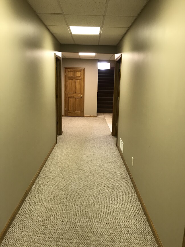 hall - 5957 N 800 E