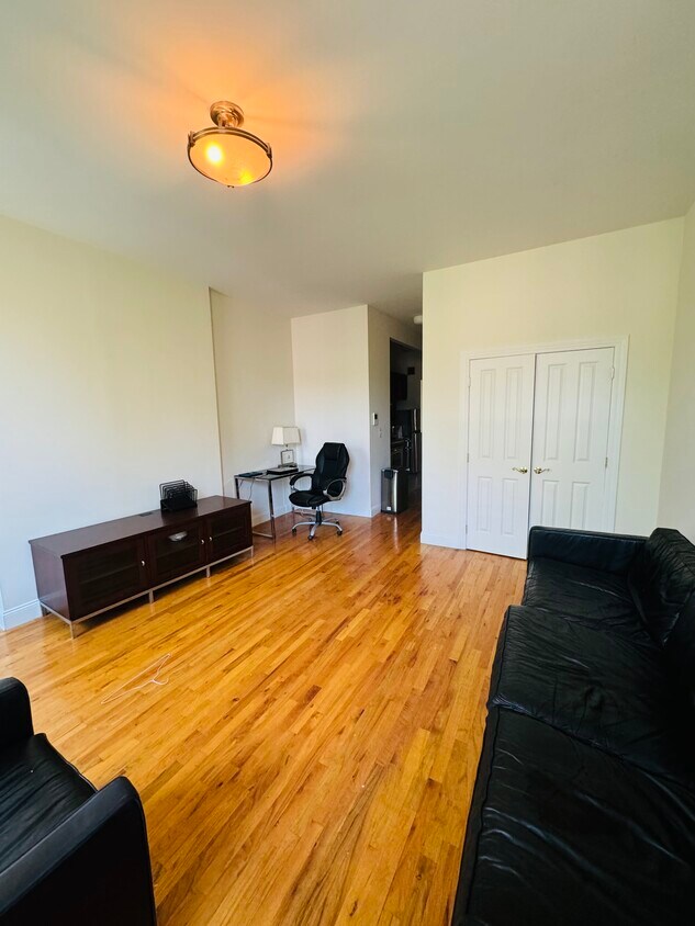 Primary Photo - 116 W 130th St