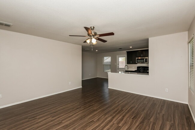 Foto del edificio - 412 Blue Crow Ln