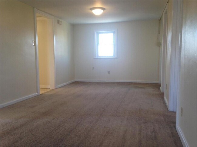 Building Photo - Rare West Bethlehem Apartment