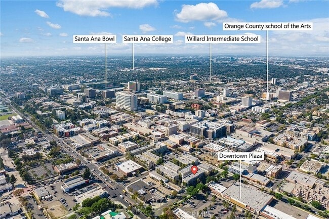 Photo - 210 N Spurgeon St Apartment