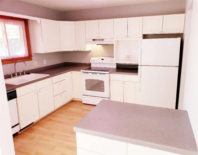 Foto del edificio - 3444 Pilgrim Ln N