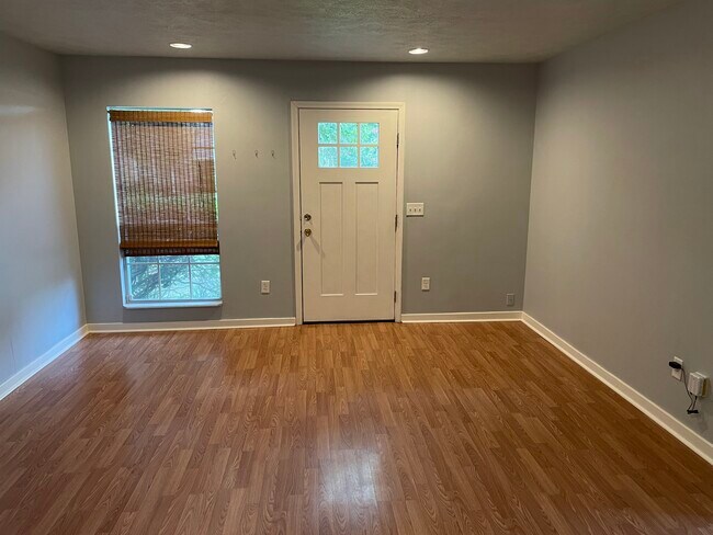 Foto del edificio - 118 Hunters Oak Cove