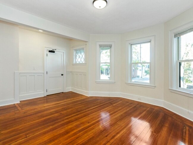 Foto del edificio - 136 Huron Ave