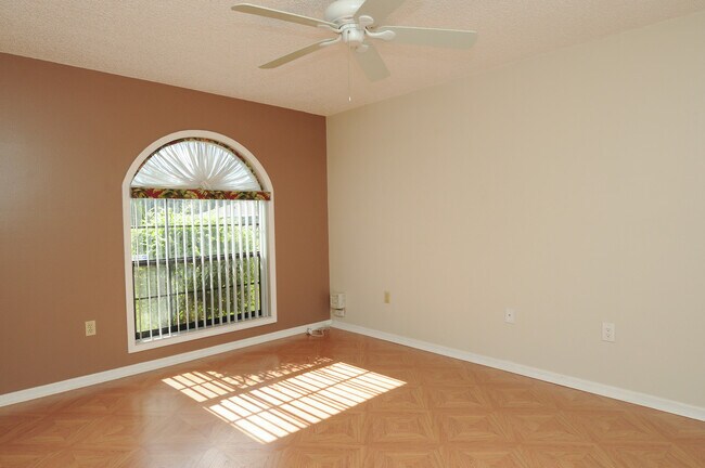 Building Photo - 5805 Pauma Pl