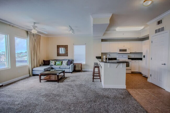 Foto del edificio - 16819 Front Beach Rd