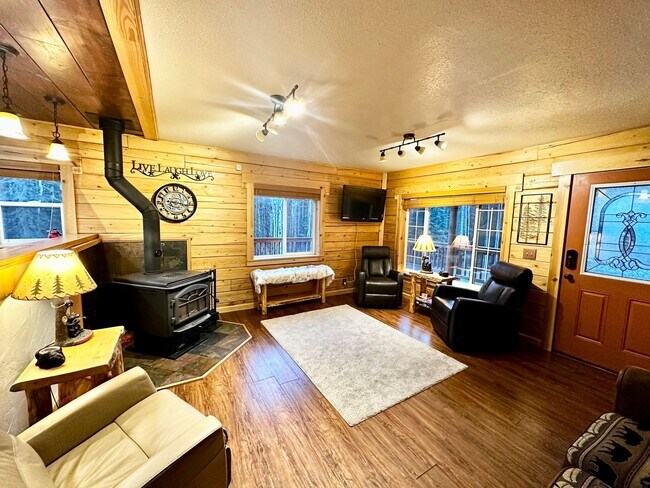 Foto del edificio - ** SEASONAL RENTAL ** YOUR ALASKAN CABIN I...