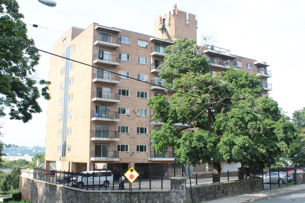 Building Photo - Pine Hill Towers