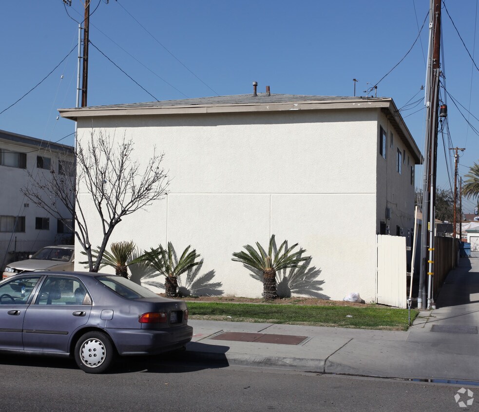 Foto del edificio - 10031-10035 Alondra Blvd