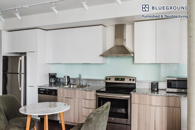 Foto del edificio - 288 106th Ave NE