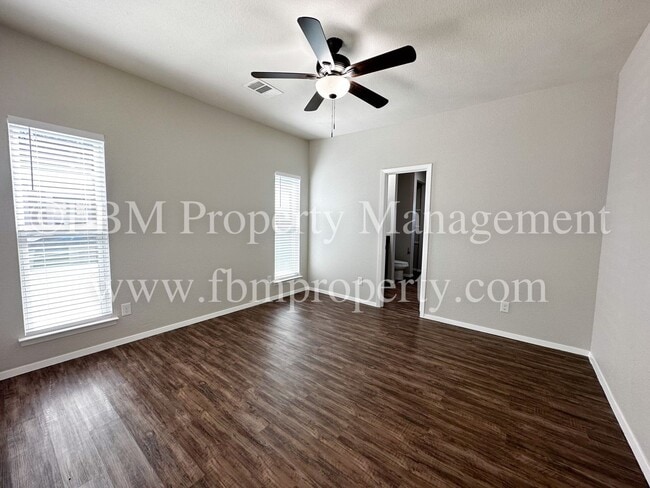 Building Photo - 818 Rose St