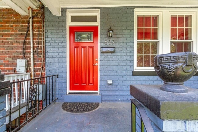 Photo - 637 Franklin St NE House